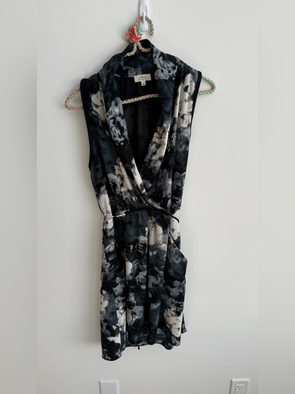 Wilfred by Aritzia sleeveless dress 
Small